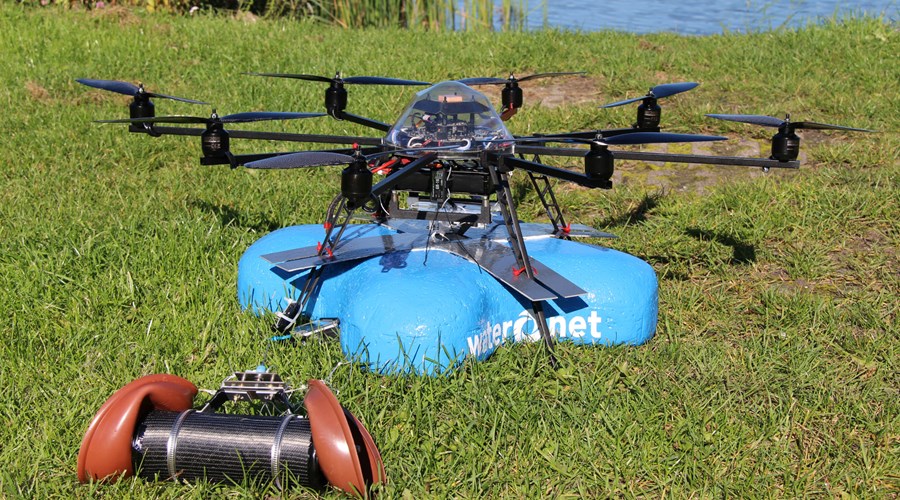 Drone met drijver waternet