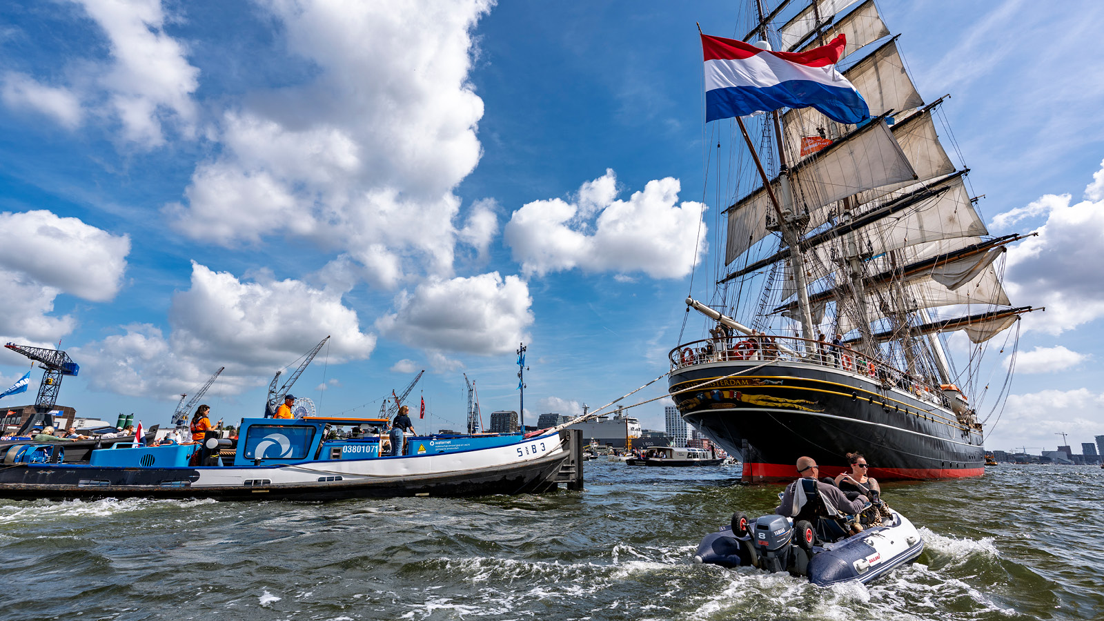 Waternet loodst clipper Stad Amsterdam