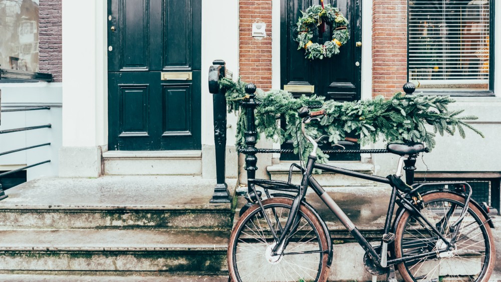 amsterdam winter huis met fiets (1).jpg