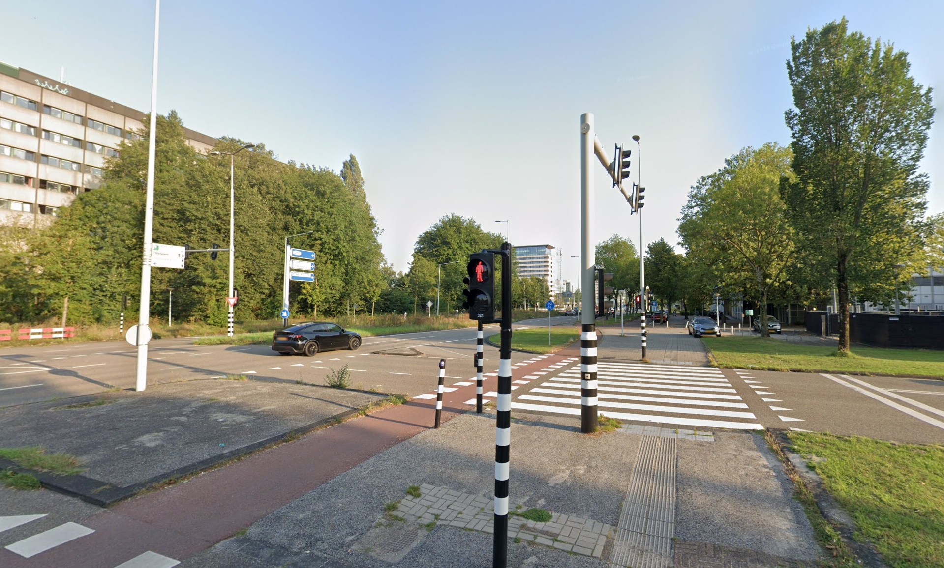 Johan Huizingalaan kruizing Henk Sneevlietweg.jpeg