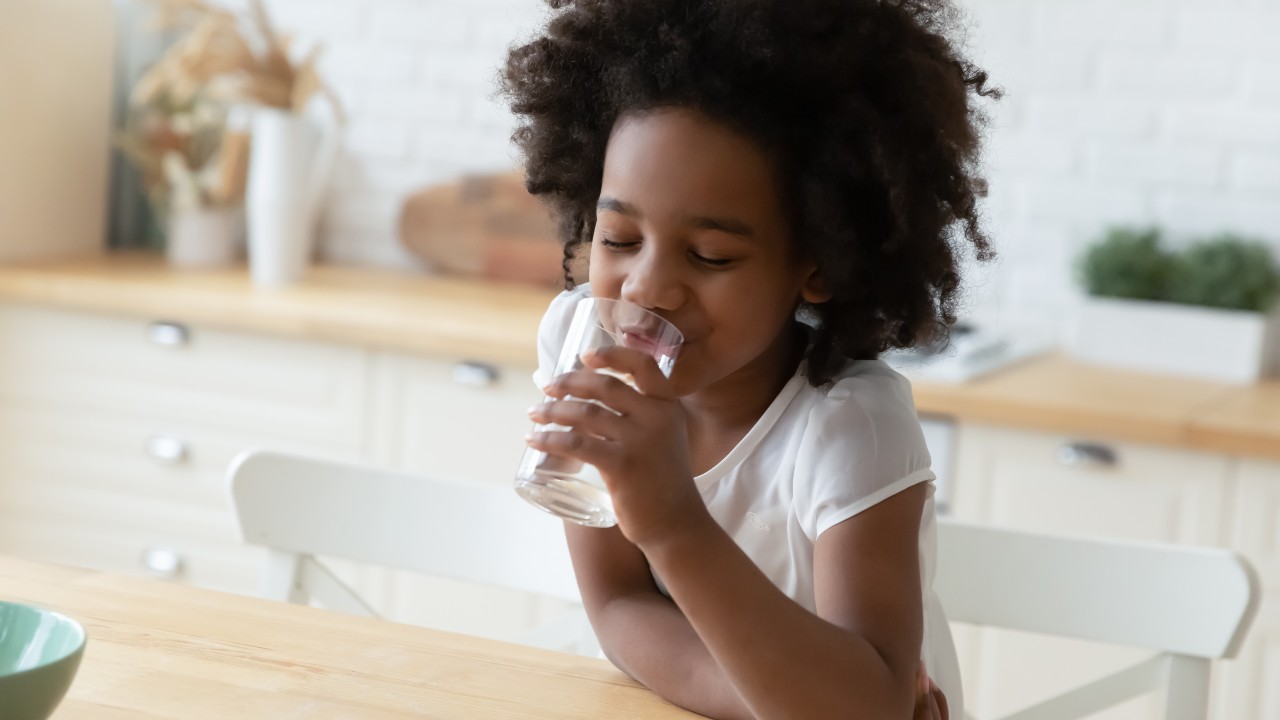 kind-drinkt-water.jpg