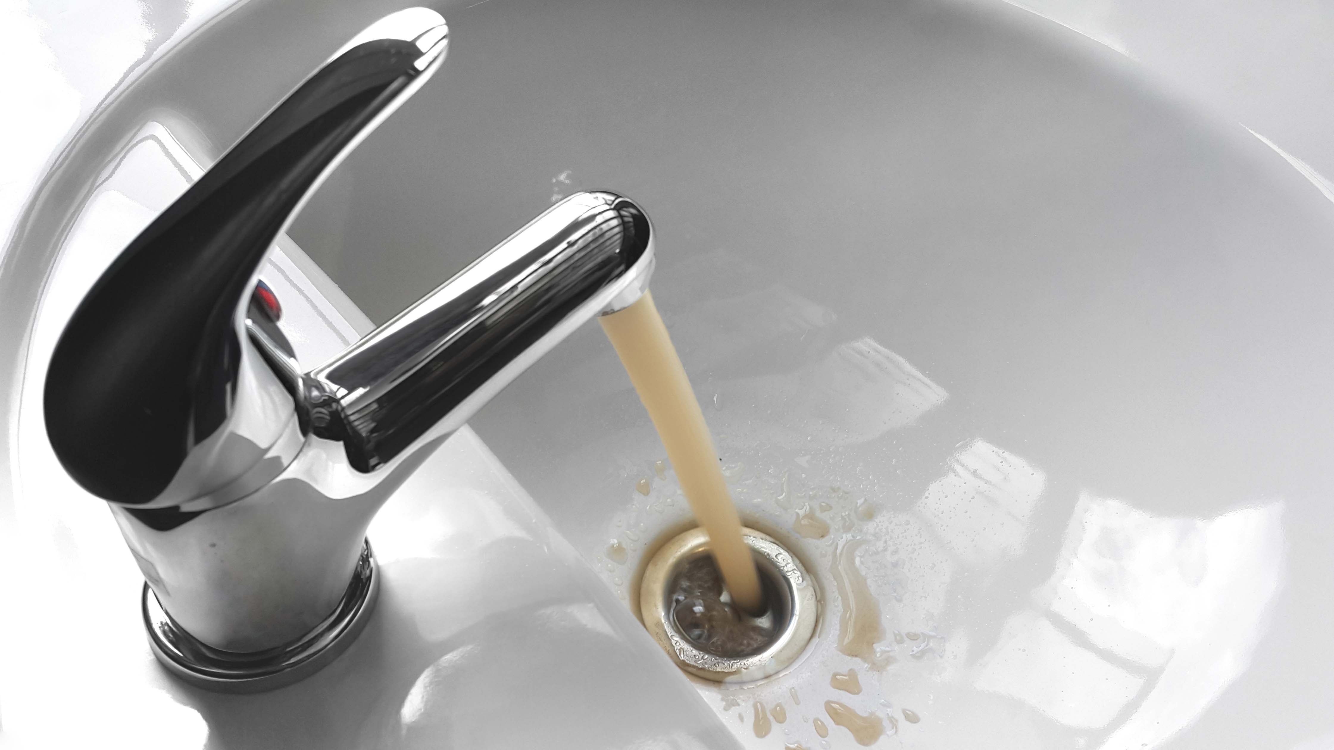 Bruin water uit de kraan