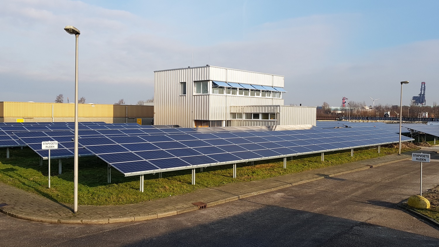 RWZI Westpoort met zonnepanelen.jpg